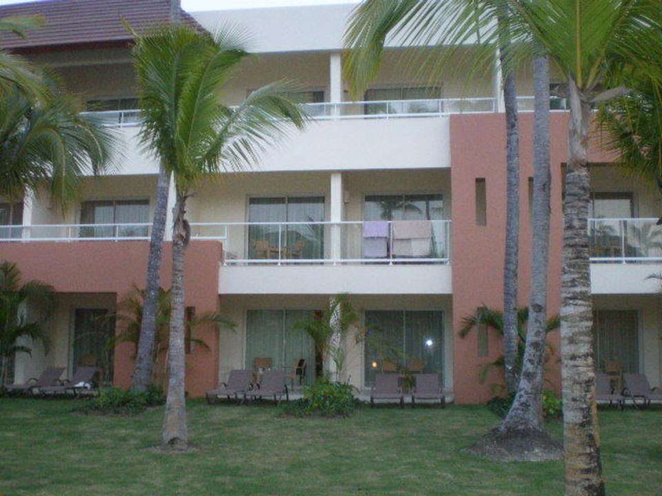 Blick vom Garten zu den Zimmern Secrets Royal Beach Punta Cana - Adults only