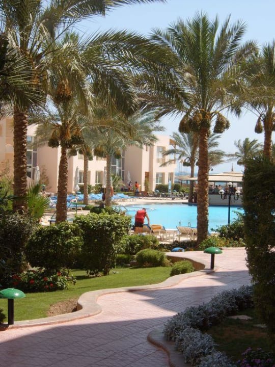 Pomiedzy basenami Sea Star Beau Rivage