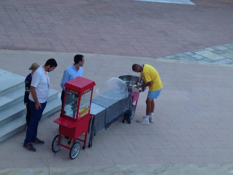 Popcorn & Zuckerwatte zum EM-Spiel Fodele Beach & Water Park Holiday Resort