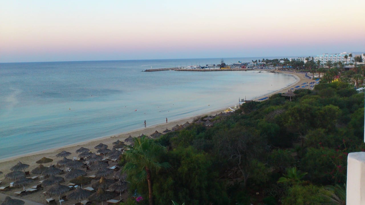 Blick in Richtung Westen Hotel Grecian Bay