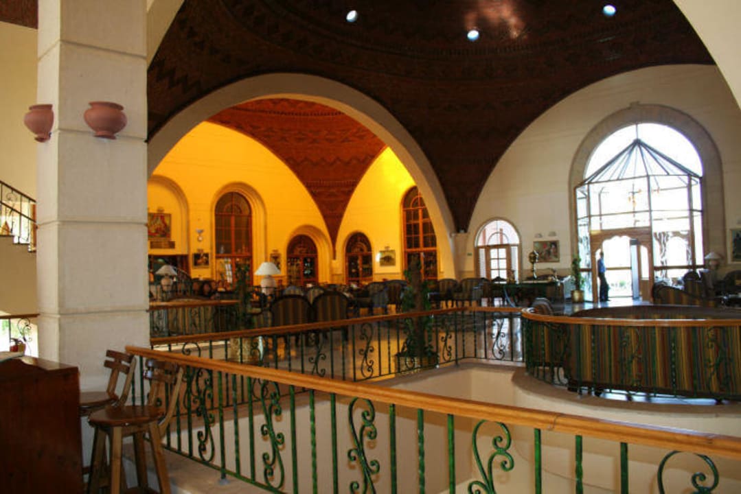 Teilansicht Eingangsbereich und Bar Sentido Akassia Beach