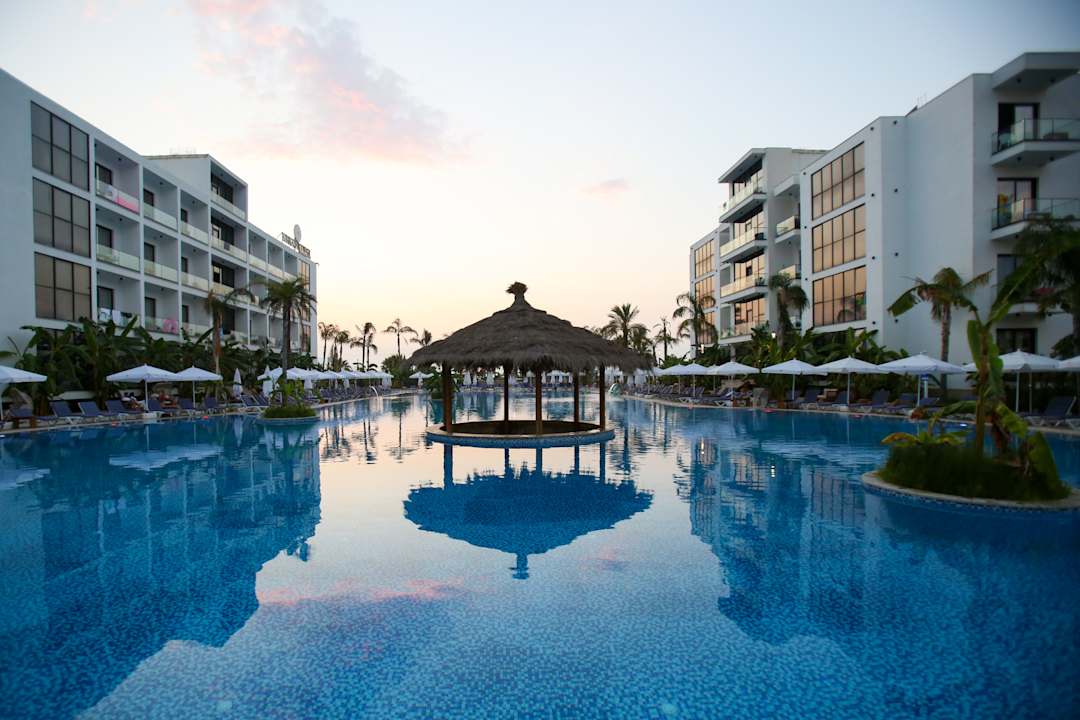 Pool Oricon Coast Luxury Resort