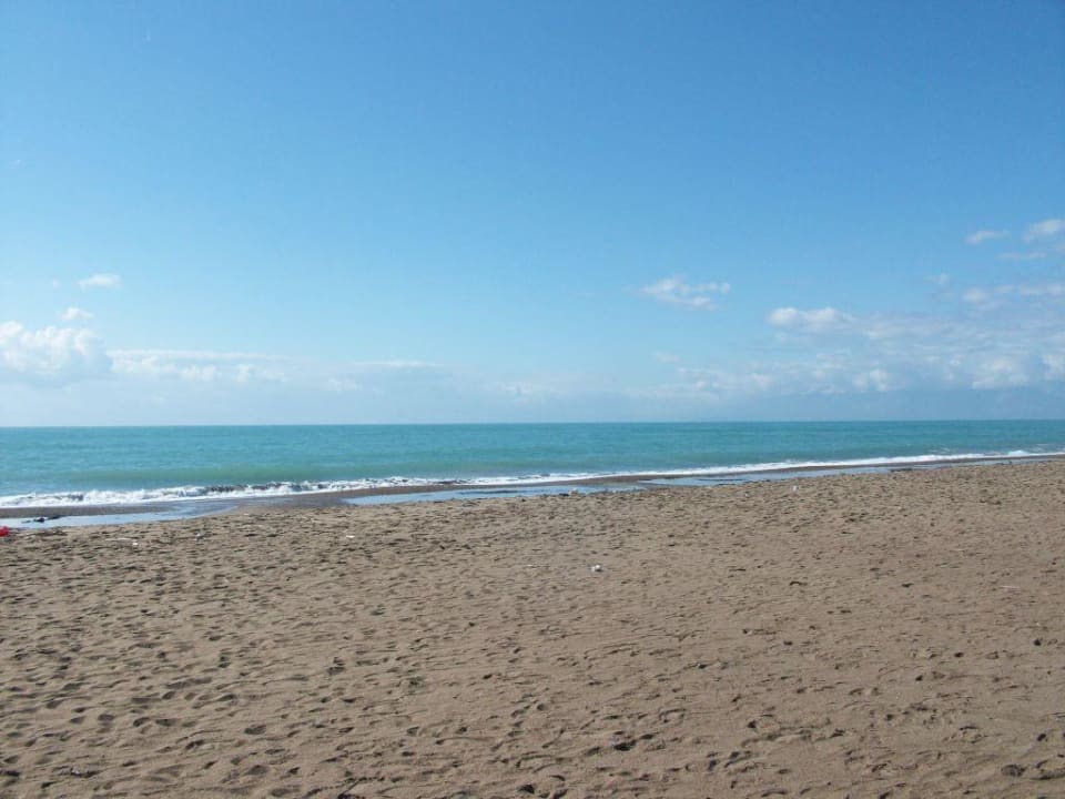 Strand vor dem Royal Wings Royal Wings Hotel