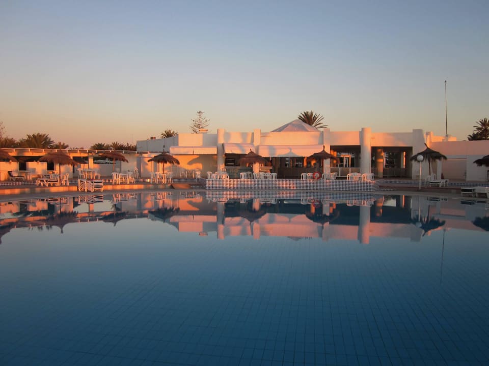 Pool +Bar direkt am Meer Hotel El Mouradi Djerba Menzel