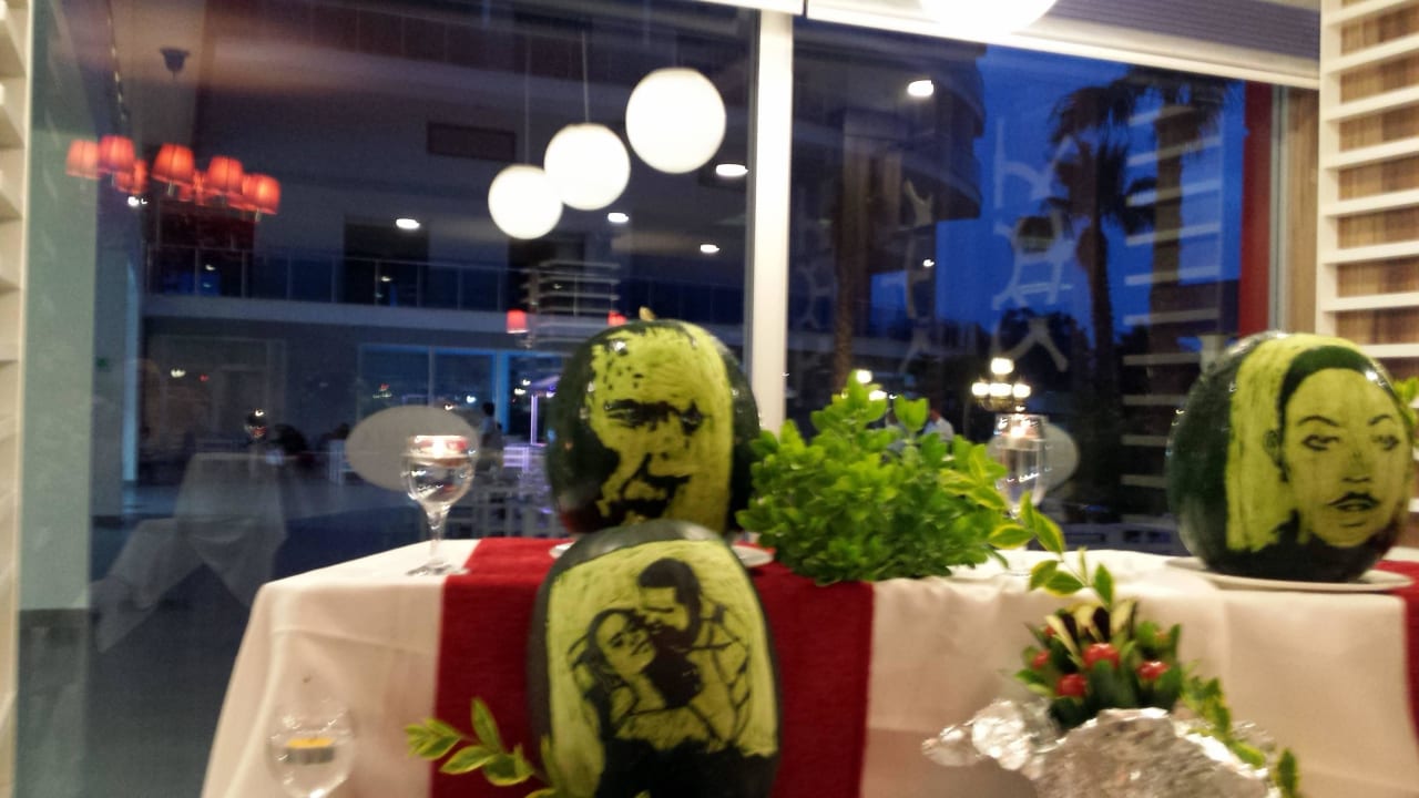 Melonenschnitzerei Eftalia Marin