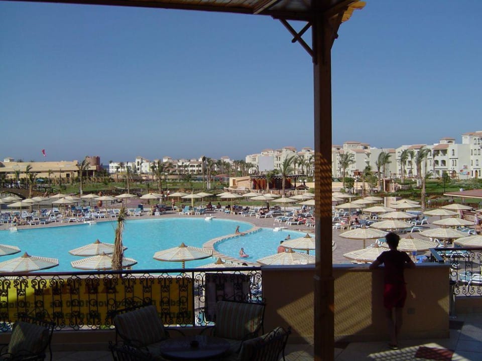 Blick auf einer Teil der Anlage Pickalbatros Dana Beach Resort - Hurghada