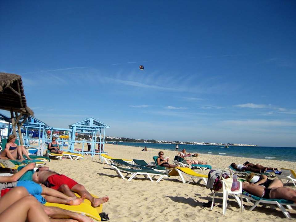 Der schöne Strand lädt ein The Orangers Beach Resort and Bungalows