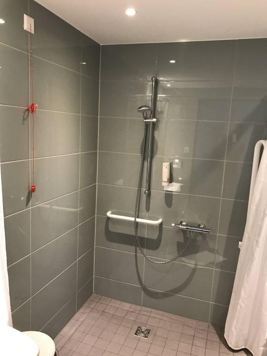 Dusche Super 8 by Wyndham Munich City West
