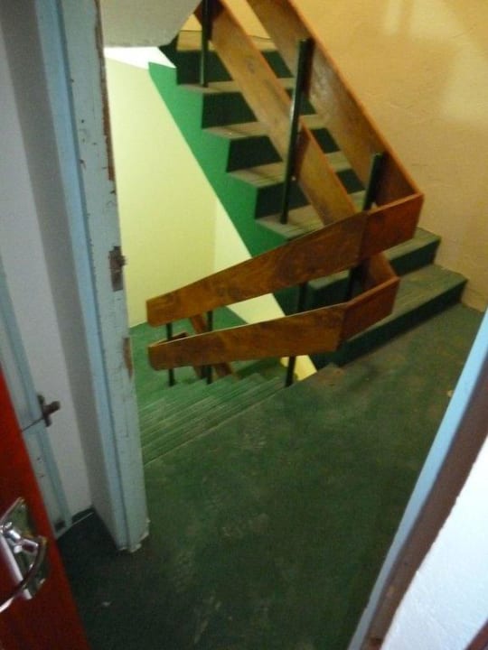 Gang vor unserem Zimmer  Berjaya Beau Vallon Bay Resort & Casino