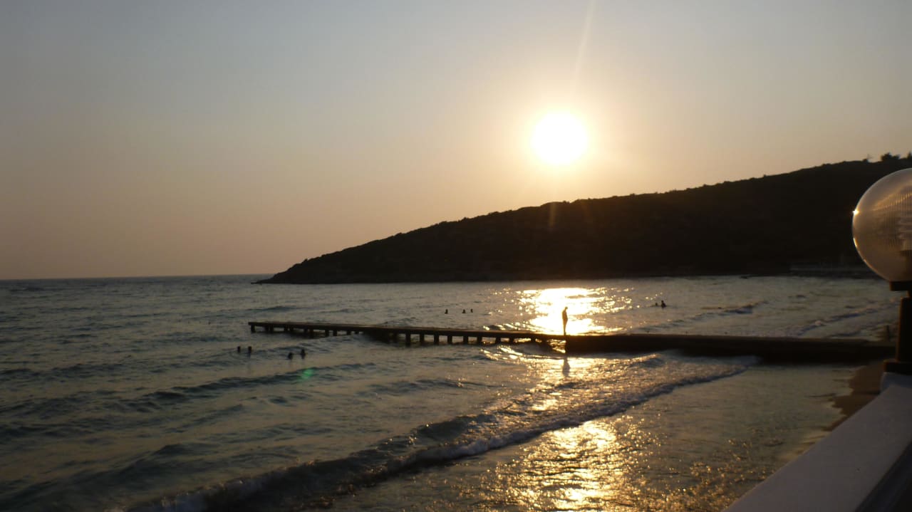 Zachód Tusan Beach Resort