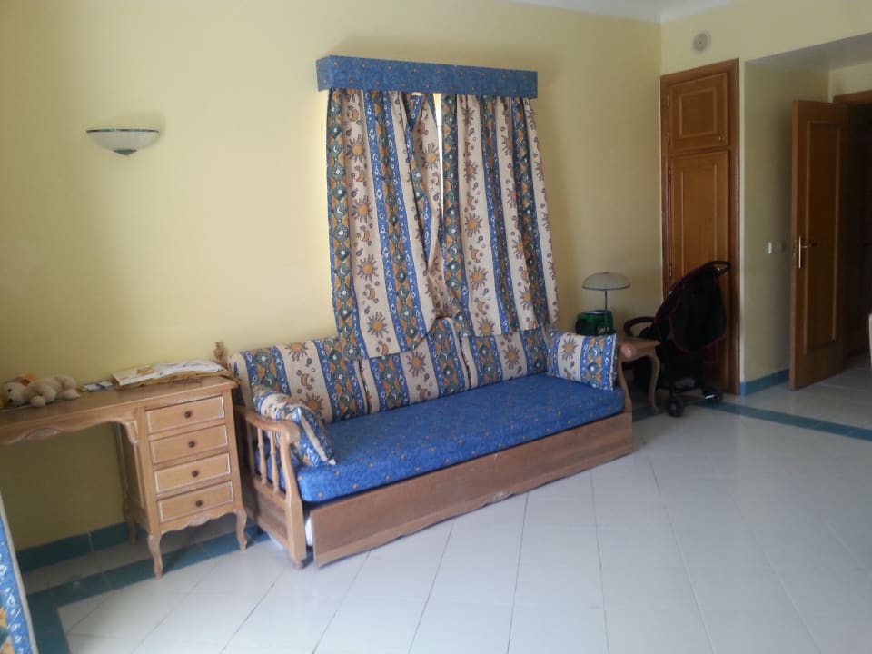 Wohnzimmer (Schlafsofa zum Ausziehen) Abstellraum Luna Miramar Club