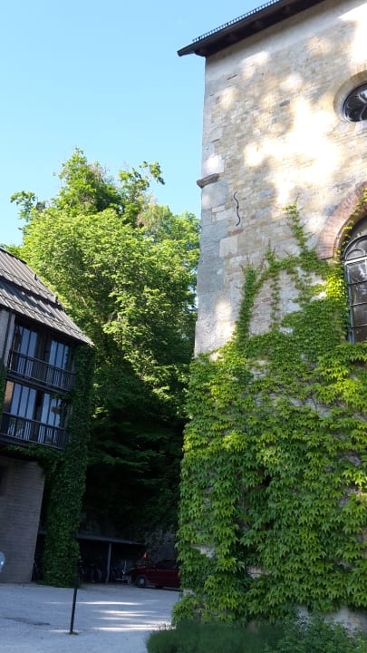 Außenansicht Hotel Schloss Münchenwiler