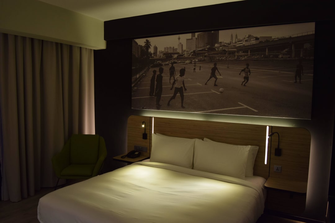 Riesen Foto über dem Bett The Kuala Lumpur Journal Hotel
