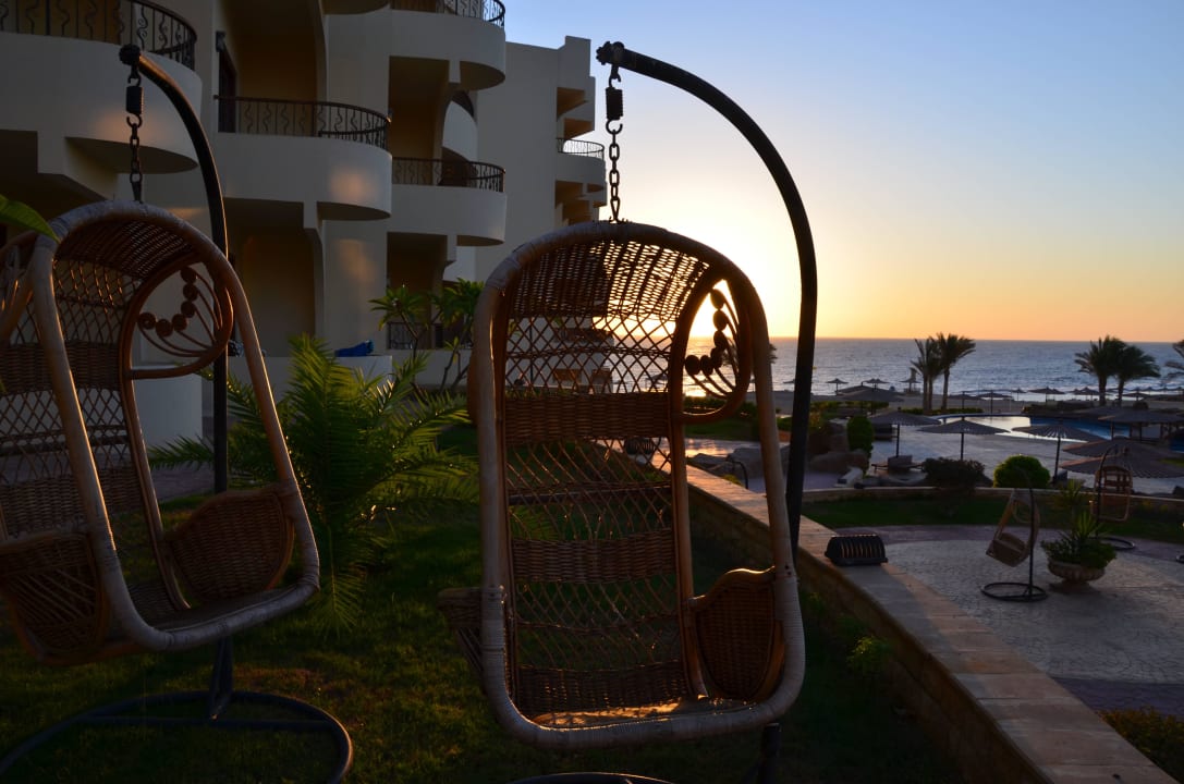 Taras i wschód słońca Coral Hills Resorts & SPA