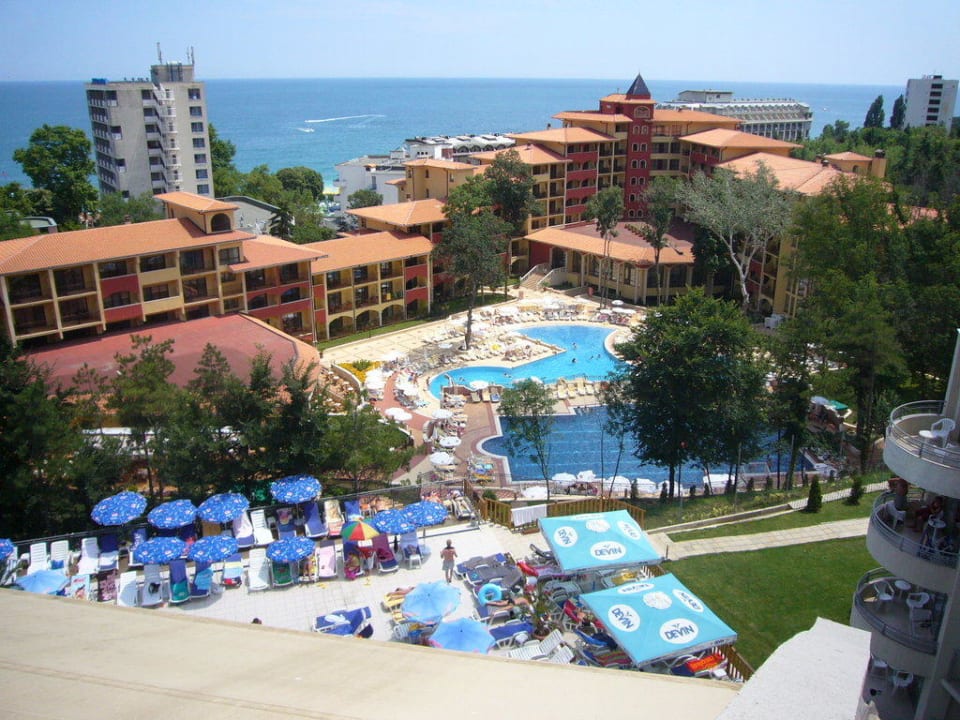 Pool vom Hotel Golden Beach aus gesehen GRIFID Aqua Club Bolero