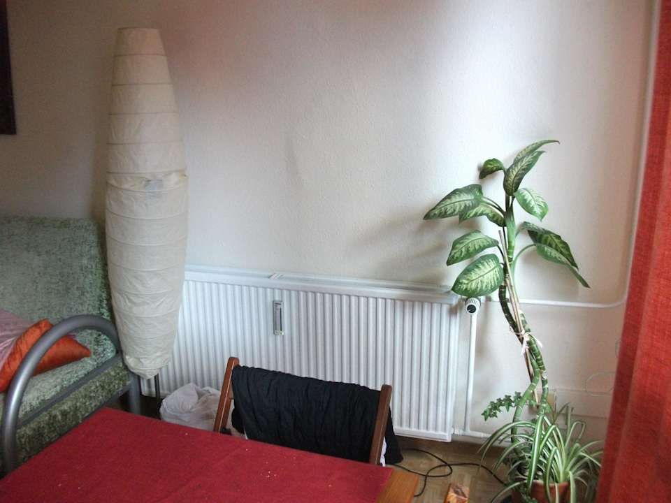 Kaputte Lampe im Wohnzimmer Mowitania Ferienwohnungen Friedrichstraße