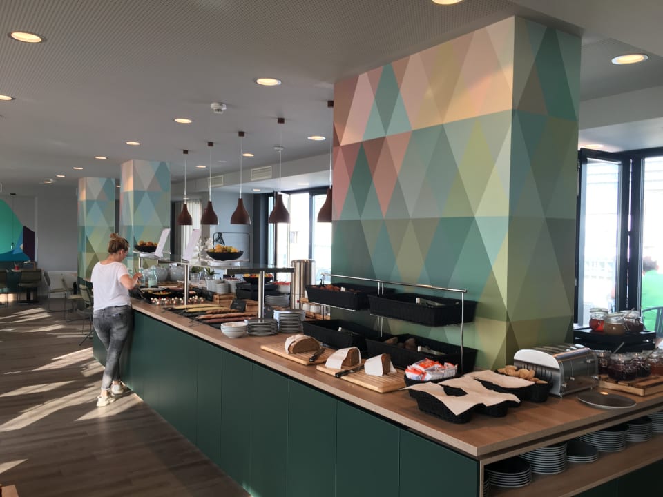 Gastro Holiday Inn – the niu, Charly Frankfurt City