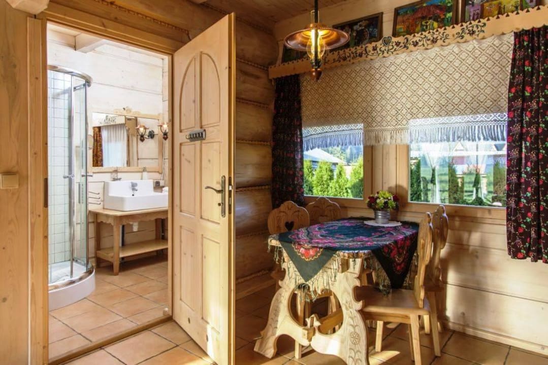 Domek regionalny - kuchania i łazienka Ferienhaus Tajgolka