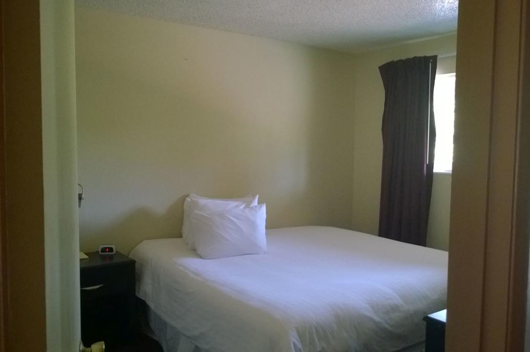 Das Schlafzimmer der "Suite" Hotel Americas Best Value Inn SeaTac Airport