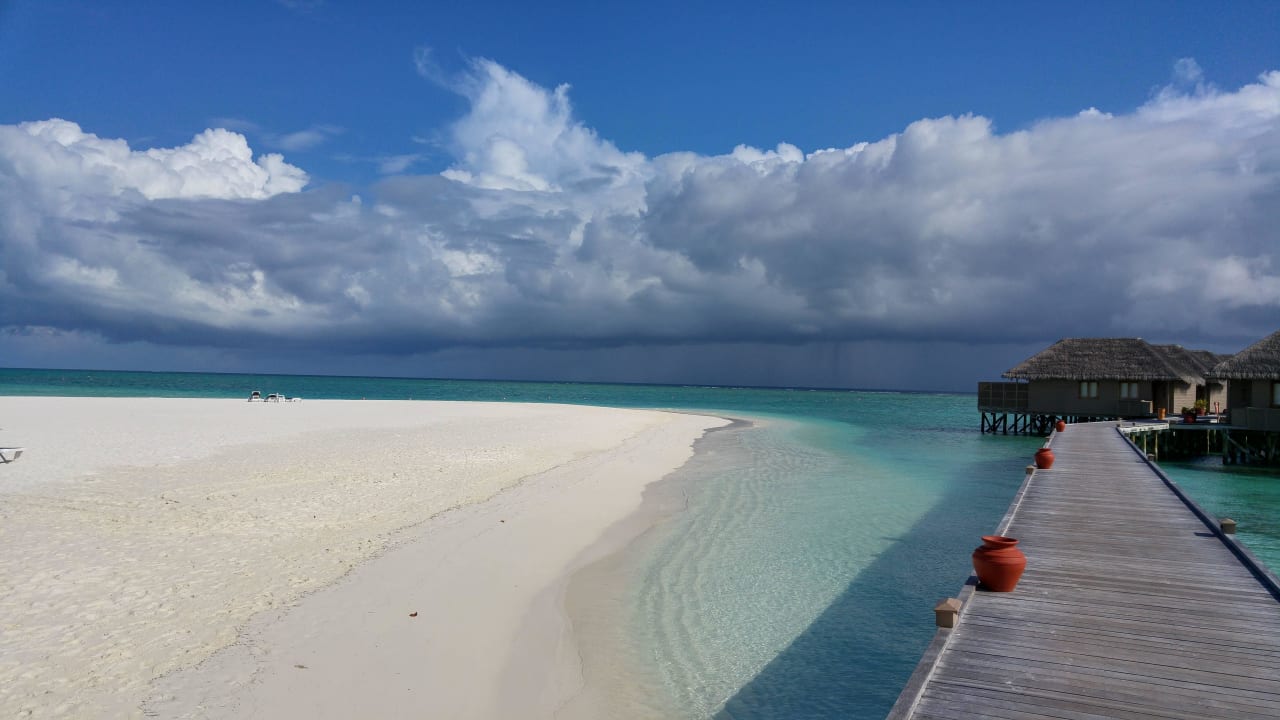 Steg zu Jacuzzi Water Villa Meeru Maldives Resort Island