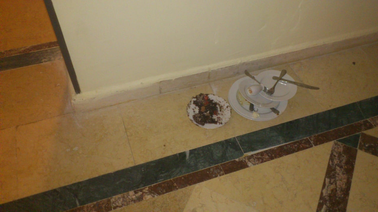 Essensreste im Flur, das täglich Sunny Days Palma De Mirette Resort & Spa