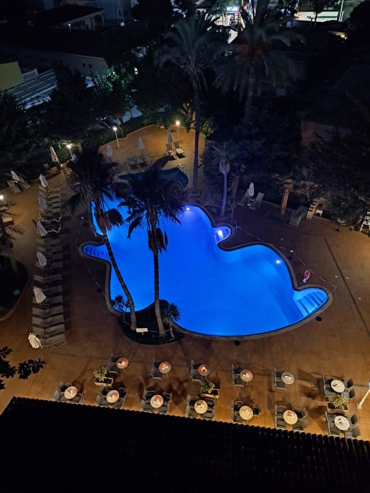 Pool Valentin Reina Paguera