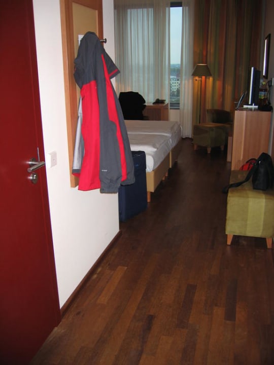 Eingangsbereich des Zimmers AMERON Köln Hotel Regent