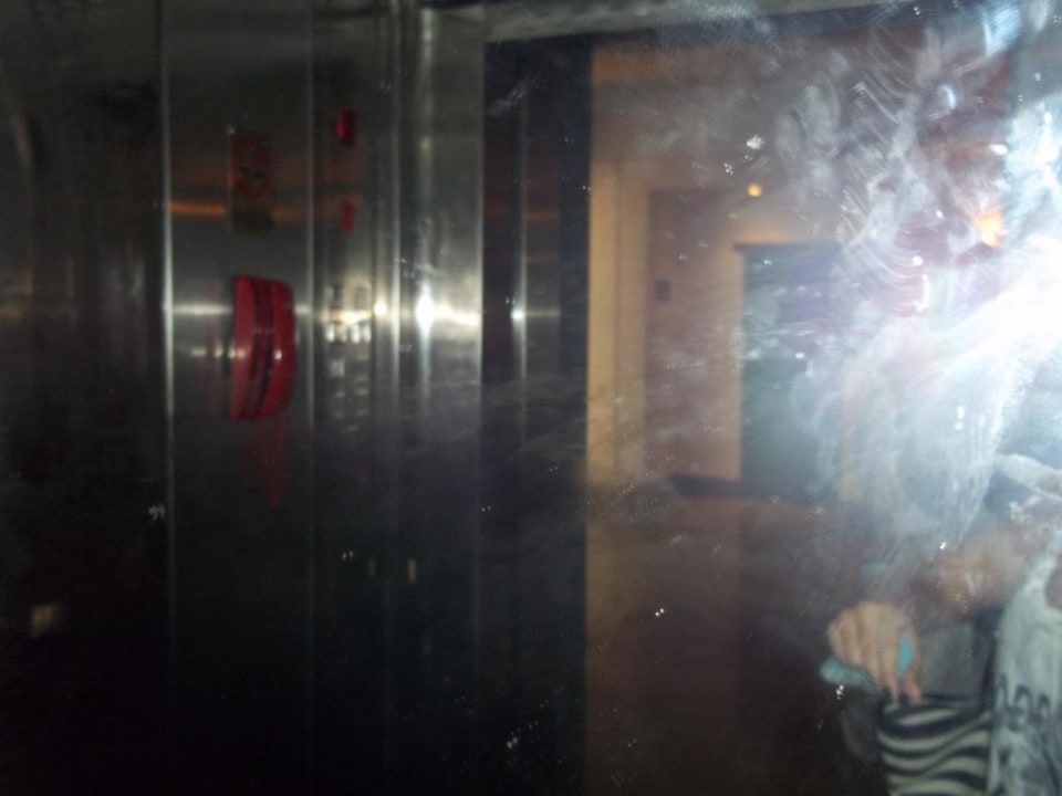 Schmutziger Spiegel Le Jardin Aqua Park Resort