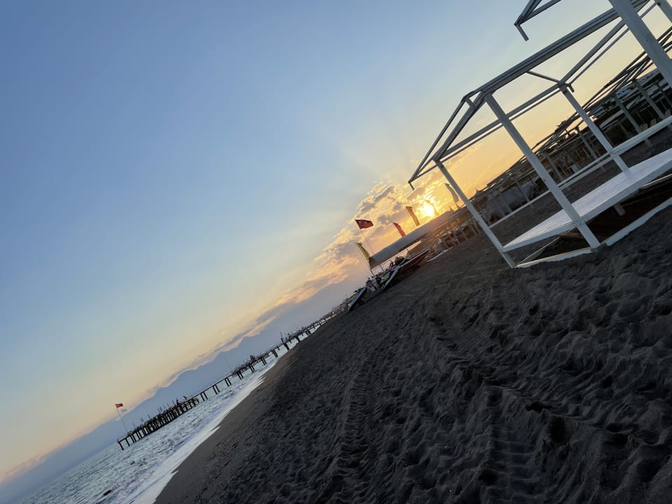 Strand Royal Wings Hotel