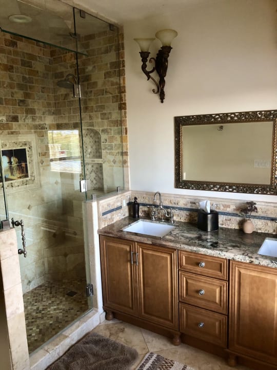 Zimmer Tuscan Oasis with Mountain View, Heated Edge Pool, Hot Tub, Gym, Garage