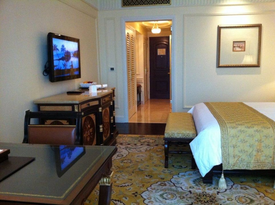 Zimmer The Leela Palace New Delhi