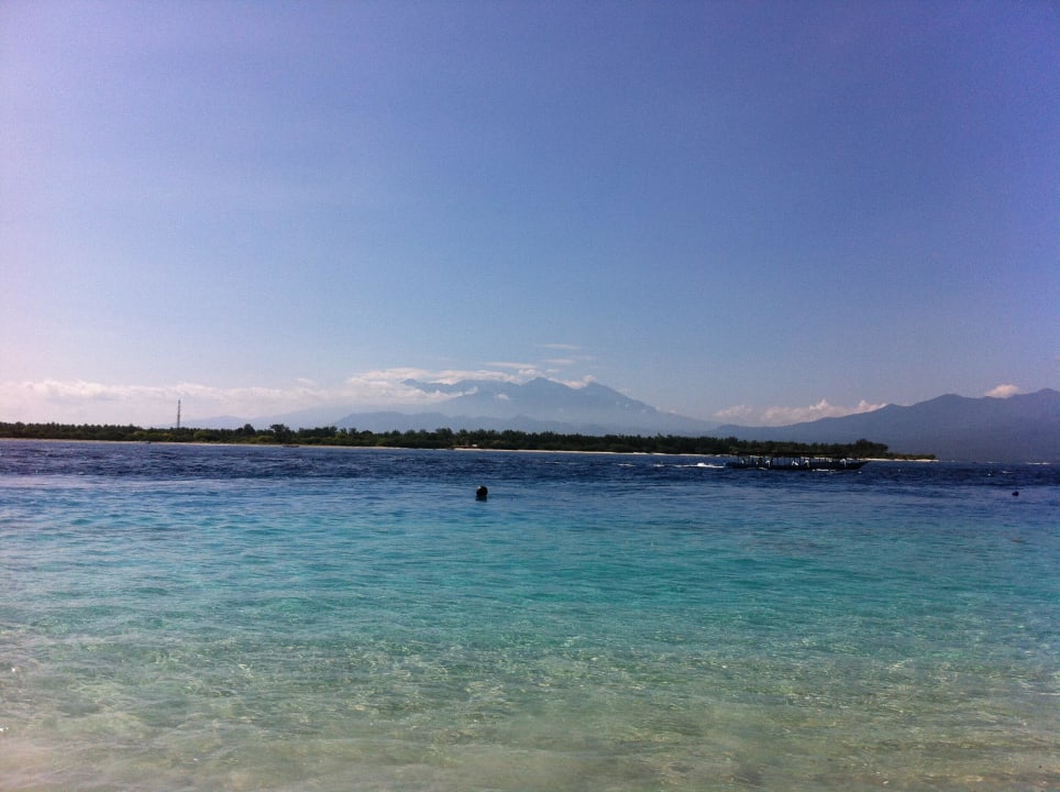 Blick auf Lombok Aston Sunset Beach Resort Gili Trawangan