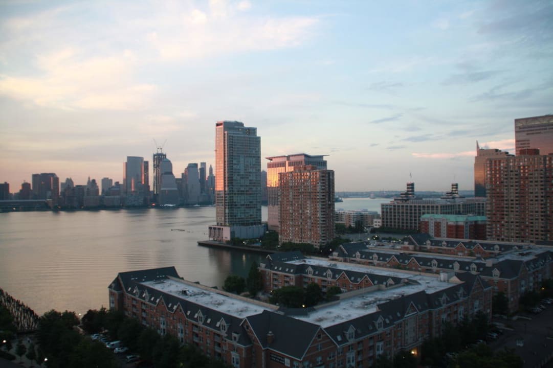 Ausblick auf die Südspitze Manhattans Hotel The Westin Jersey City Newport