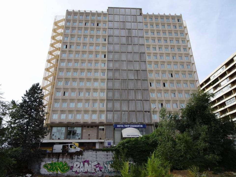Entrance side Hotel Madrid Chamartín by Melia