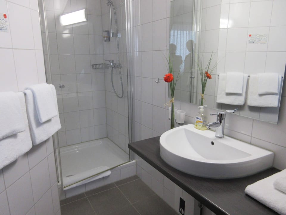 Bad _ 3- Bett Zimmer City Hotel Journal