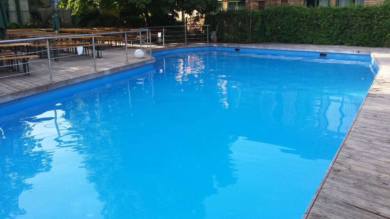 Pool SportScheck Hotel