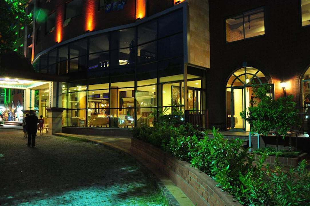Główne wejście NoxInn Club