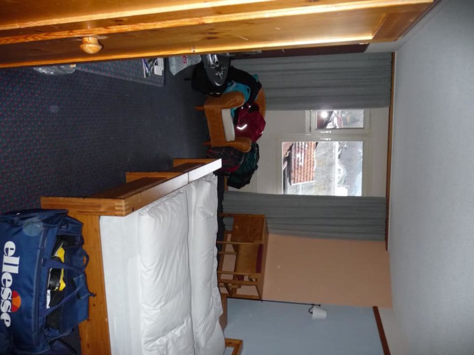 Jugendherbergszimmer statt 4-Sterne Hotel Alpin Sherpa