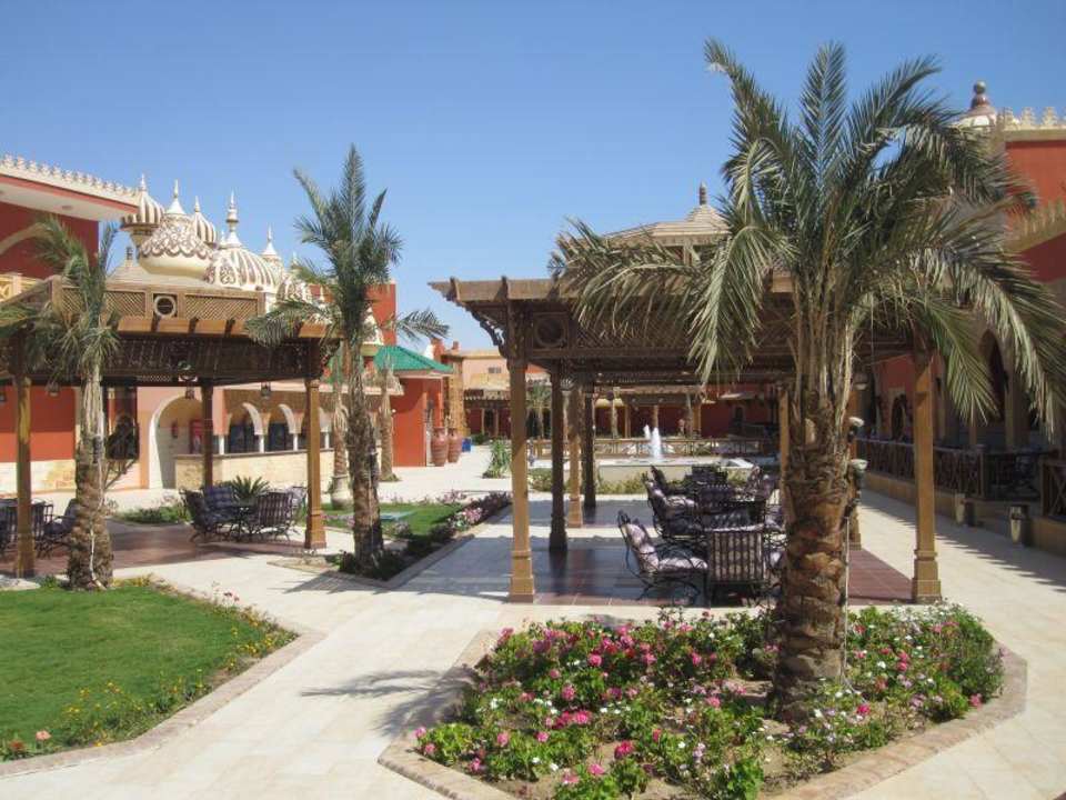 Piazza vorm Marokanischen Restaurant Pickalbatros Alf Leila Wa Leila Resort - Neverland Hurghada