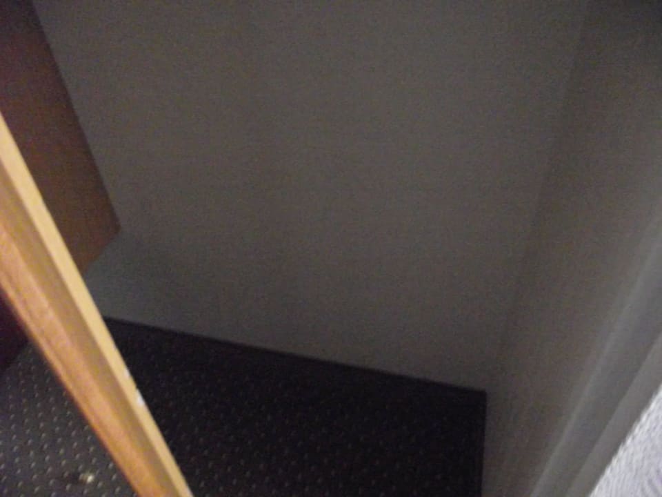 Kleiderschrank Leonardo Hotel Düsseldorf Airport - Ratingen