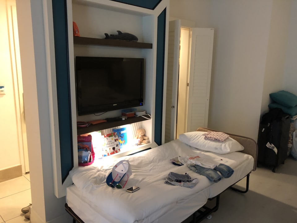 Zimmer ROBINSON PAMFILYA