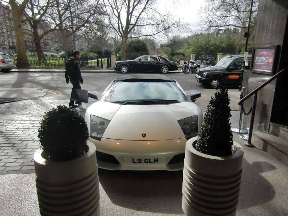 Hoteleingang Hotel Jumeirah Carlton Tower