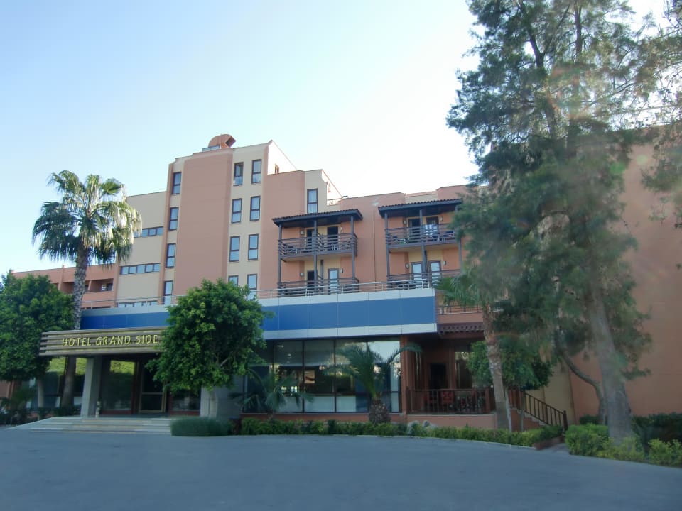 Hotel-Eingang Hotel Grand Side