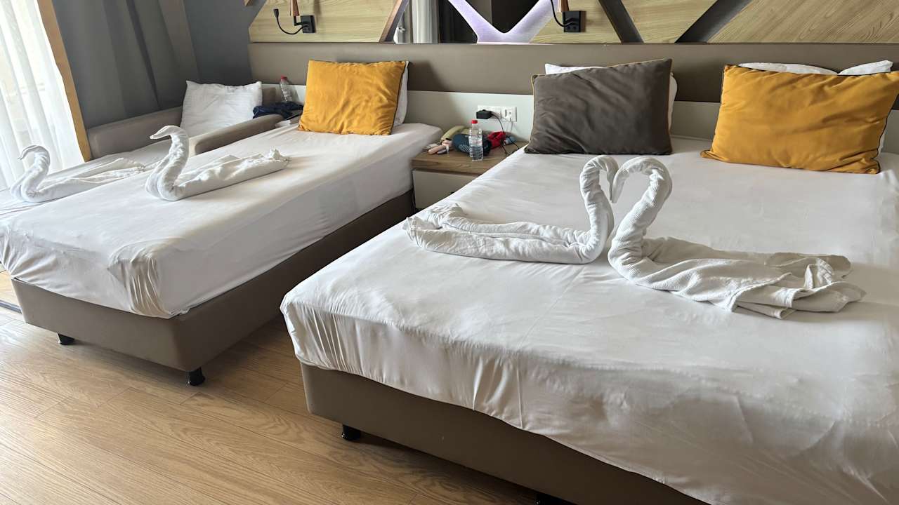 Zimmer Saturn Palace Resort Hotel