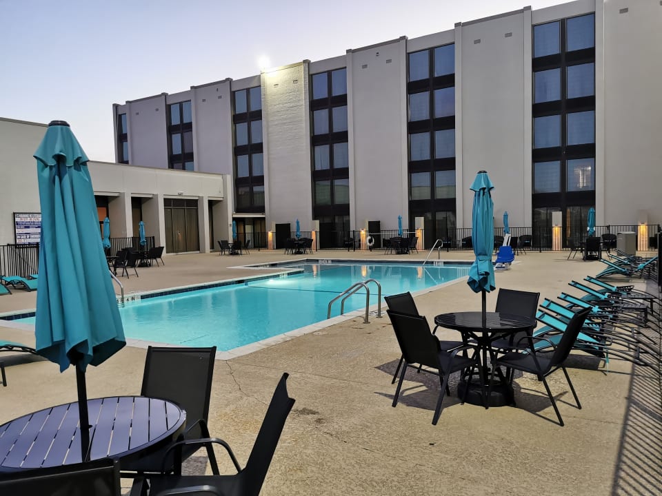 Pool DoubleTree by Hilton Hotel Arlington DFW South