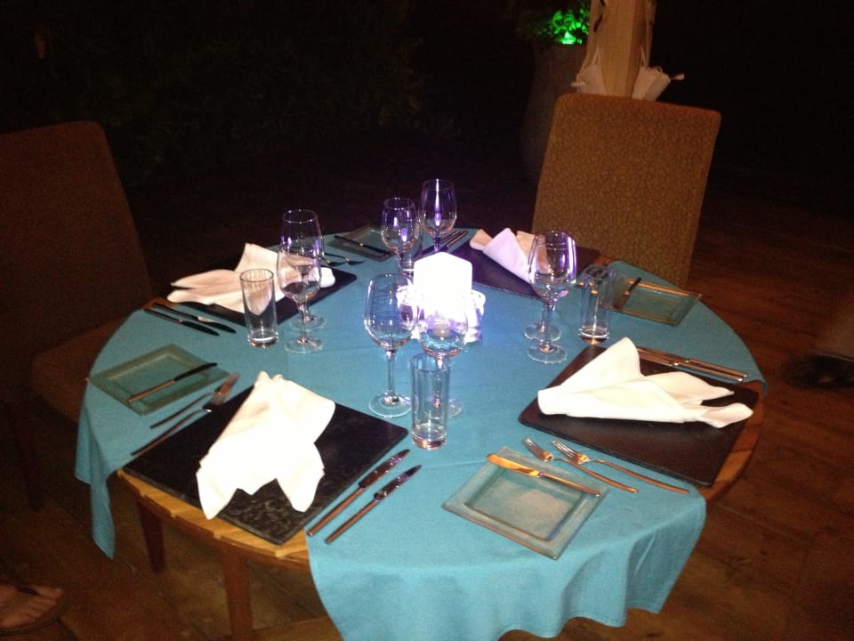 Schöner Tisch Kuramathi Maldives