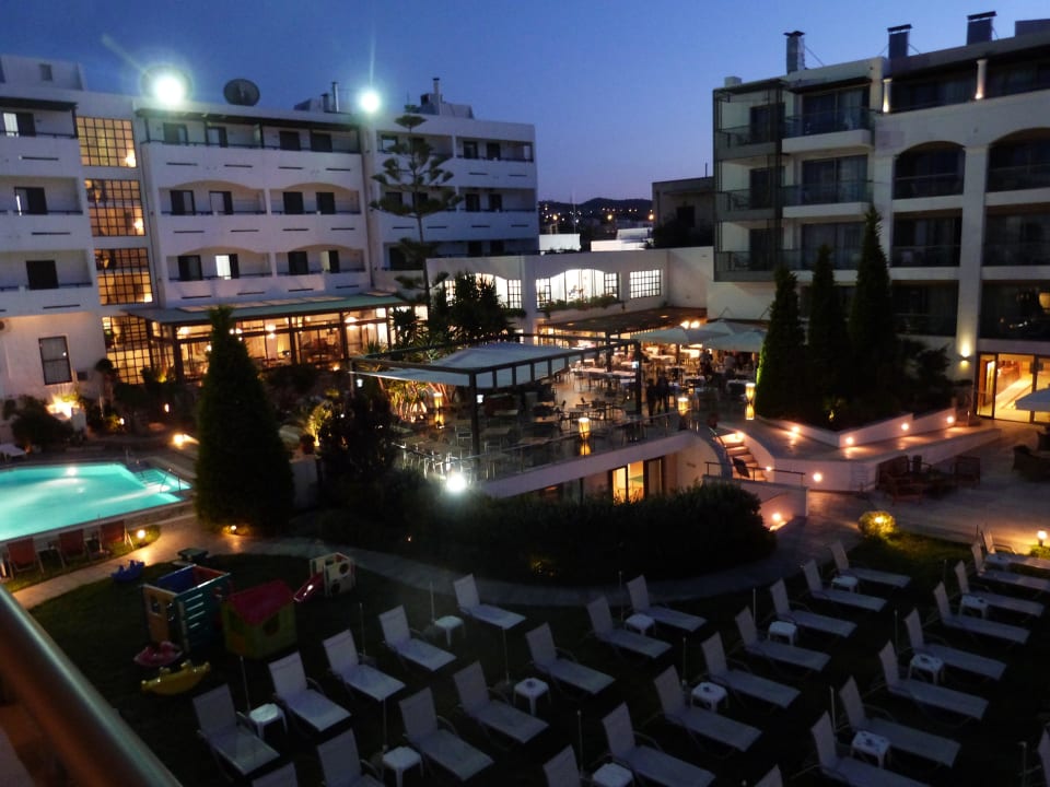 Hotel bei Nacht Albatros Spa & Resort Hotel