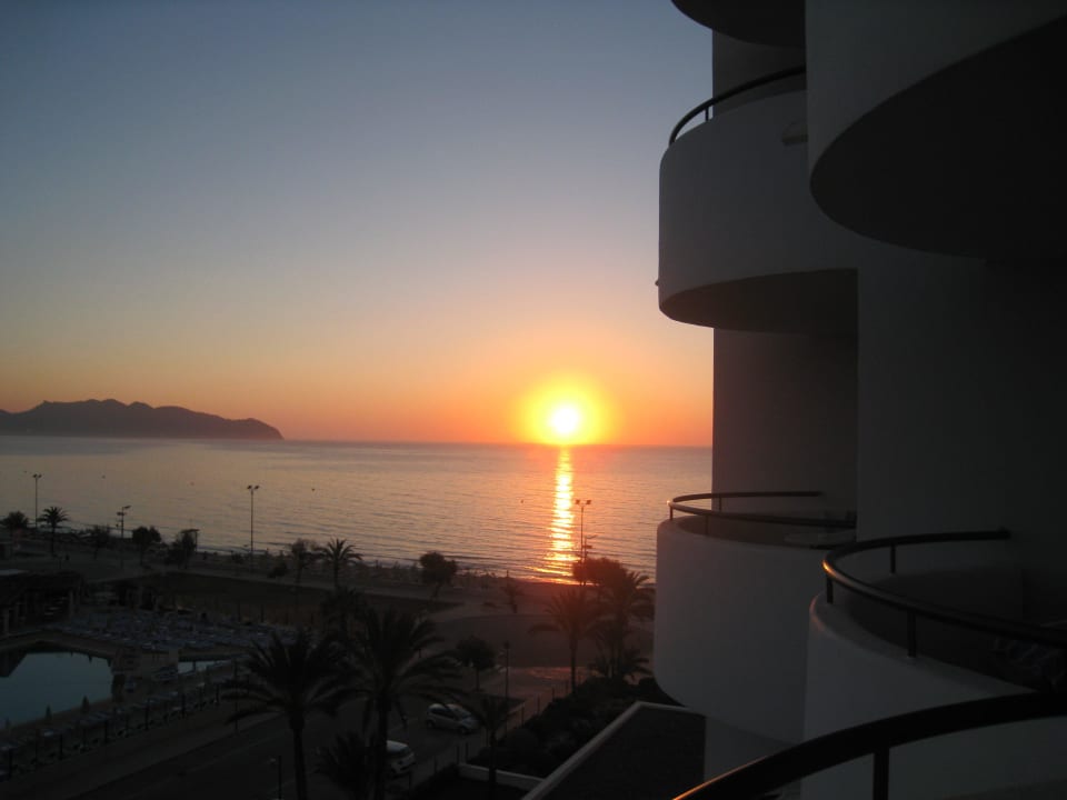 Sonnenaufgang vom Zimmer aus gesehen Hipotels Hipocampo Playa