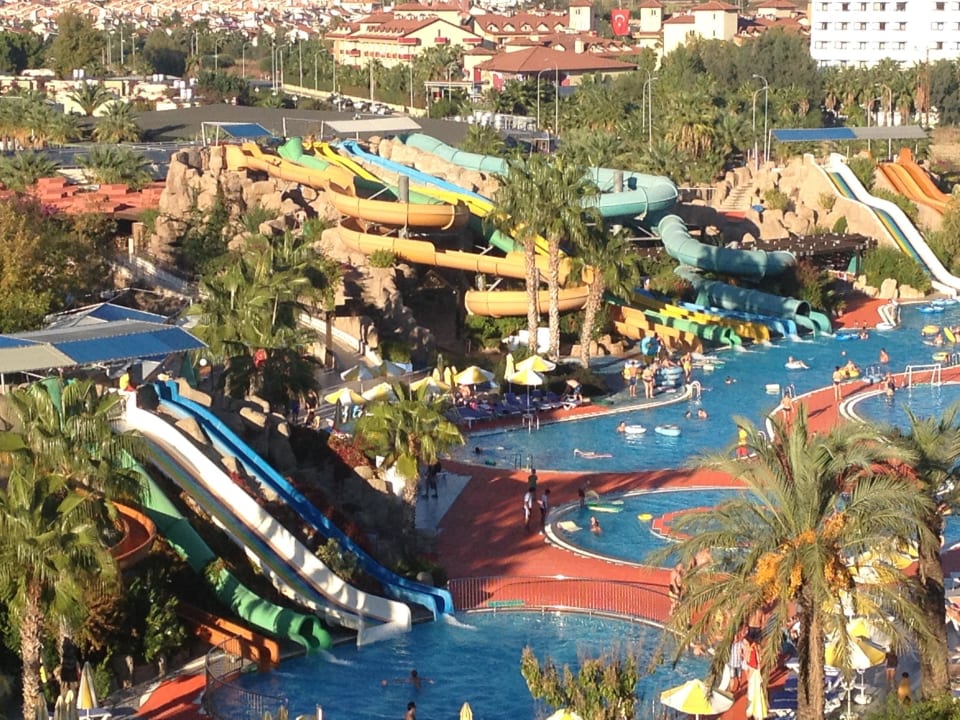 Aquapark hinter Hotel VONRESORT Golden Coast