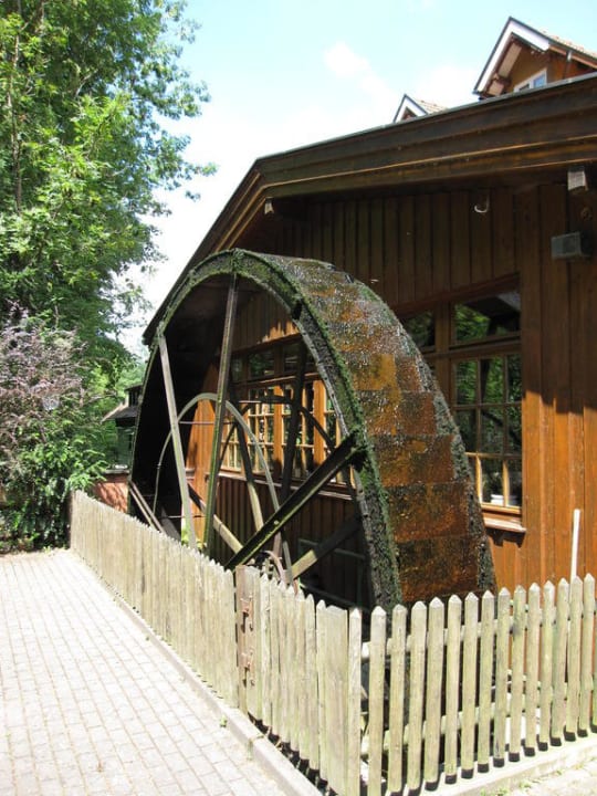 Das Mühlrad vor dem Restaurant Hotel Zur Alten Mühle